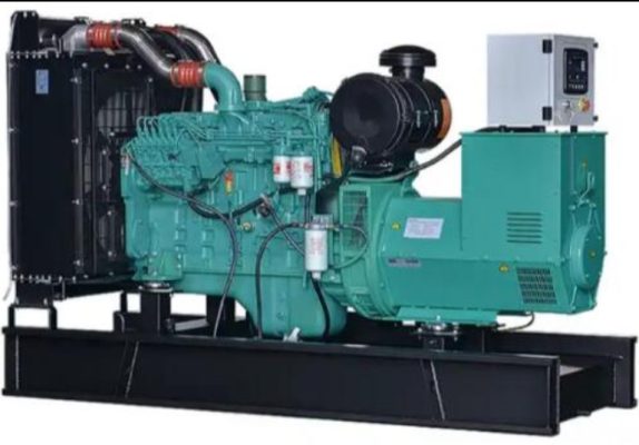 máy phát điện công nghiệp không khởi động do hết nhiên liệu diesel